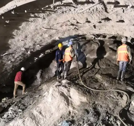 紫阳拱顶带模注浆料的施工流程及注意事项